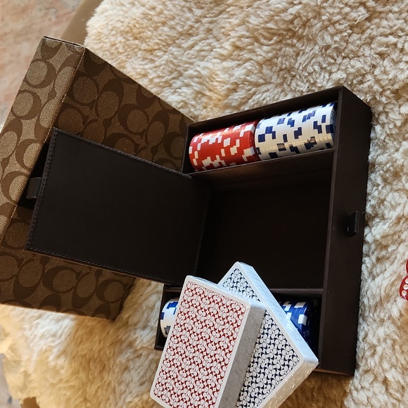 Awesome NWOT Coach Poker Set In Storage Chest 🎲♣️♠️ - Picture 9 of 15